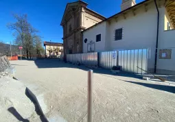 Verso la conclusione la costruzione del sagrato della chiesa di Csatelletto e la messa in sicurezza della strada